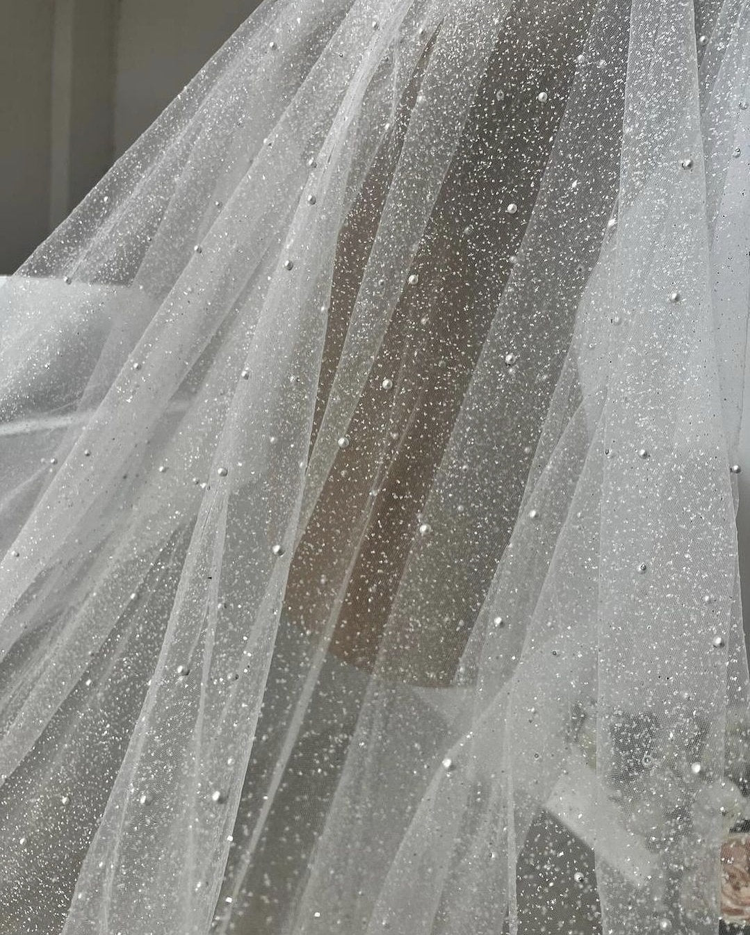 Glittery veil with pearls Olivia