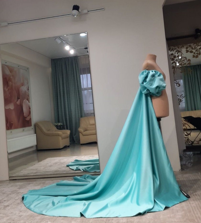 Satin bicep cape Berta