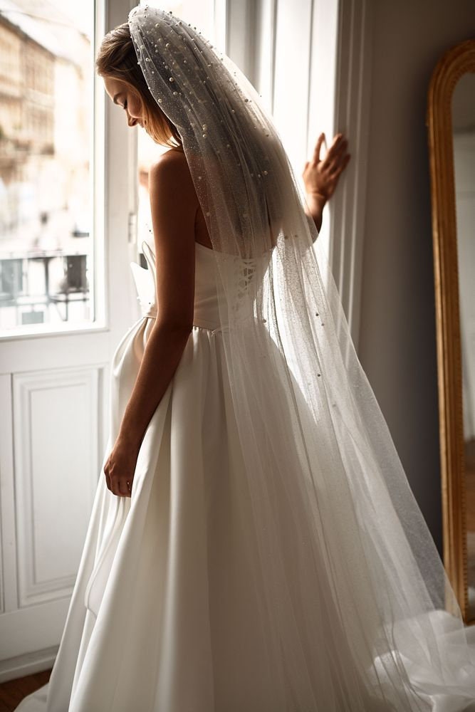 Glittery veil with pearls Olivia
