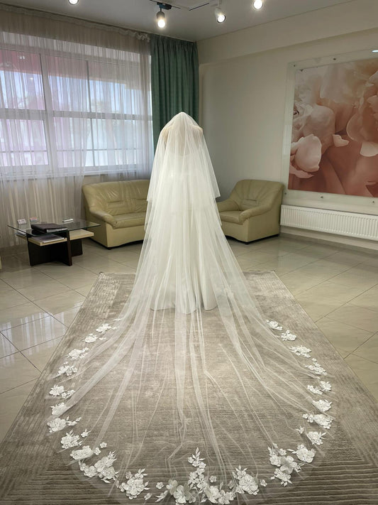 Cathedral lace veil Mia