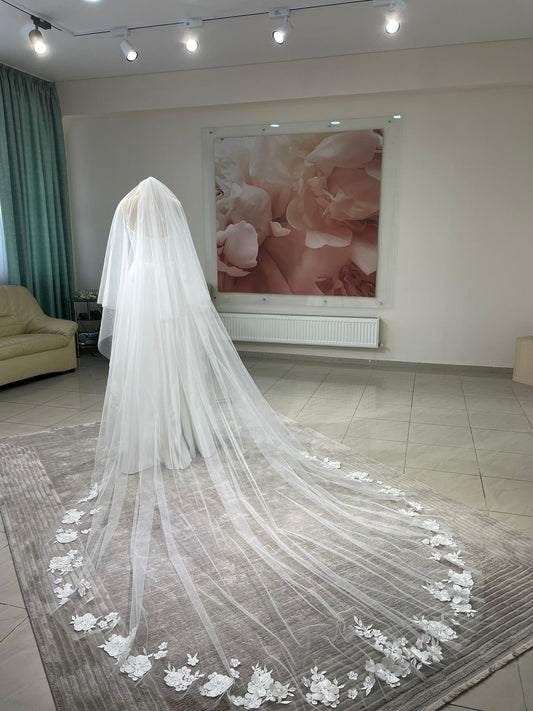 Cathedral lace veil Mia