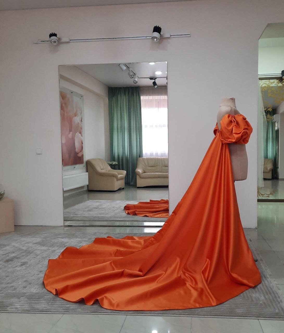 Satin bicep cape Berta
