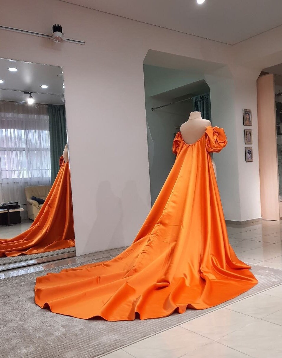 Satin bicep cape Berta