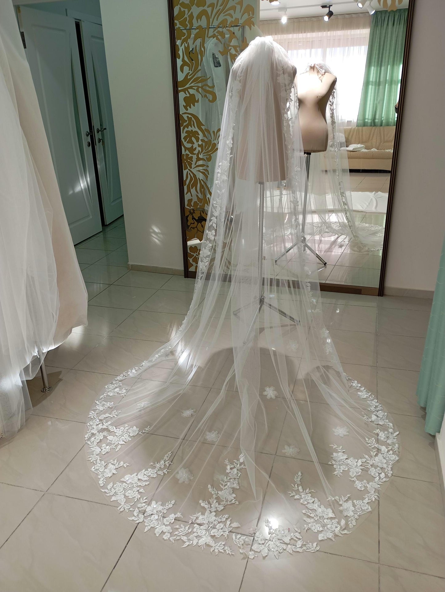 Handmade one-tier cathedral veil with 3D flowers Esse