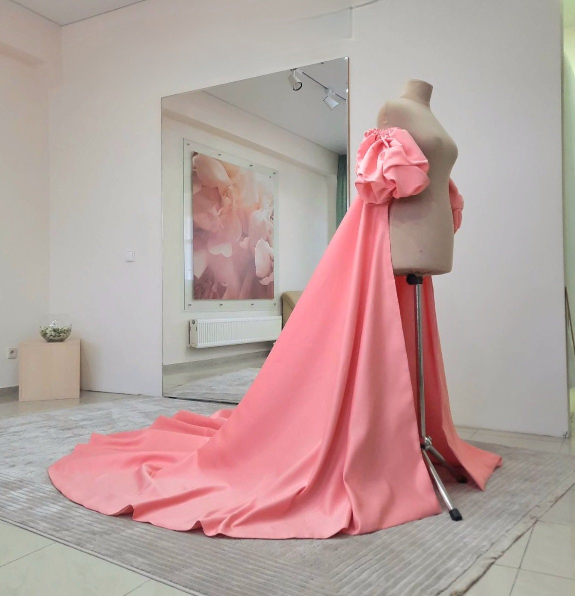 Satin bicep cape Berta