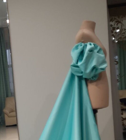 Satin bicep cape Berta