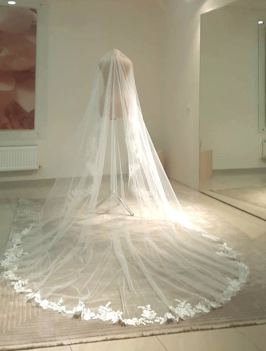 Cathedral lace veil