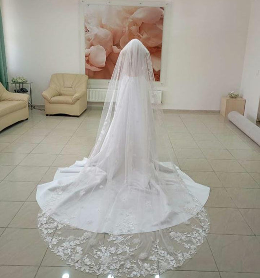 Handmade one-tier cathedral veil with 3D flowers Esse