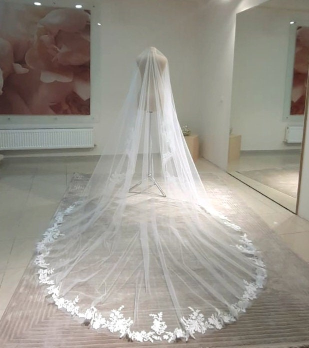 Cathedral lace veil