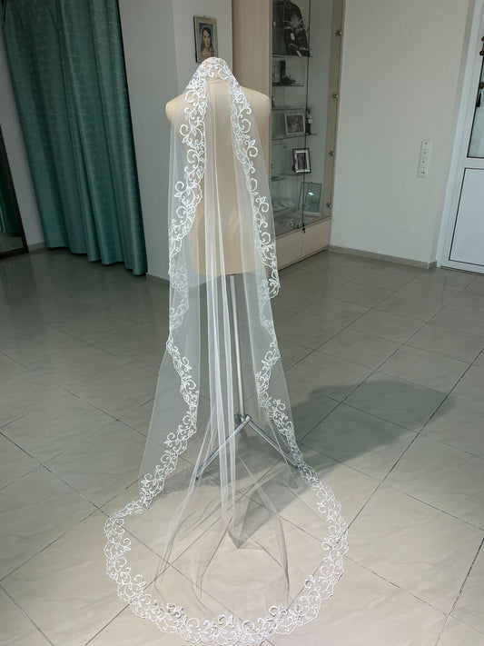Embroidered lace veil Nicole