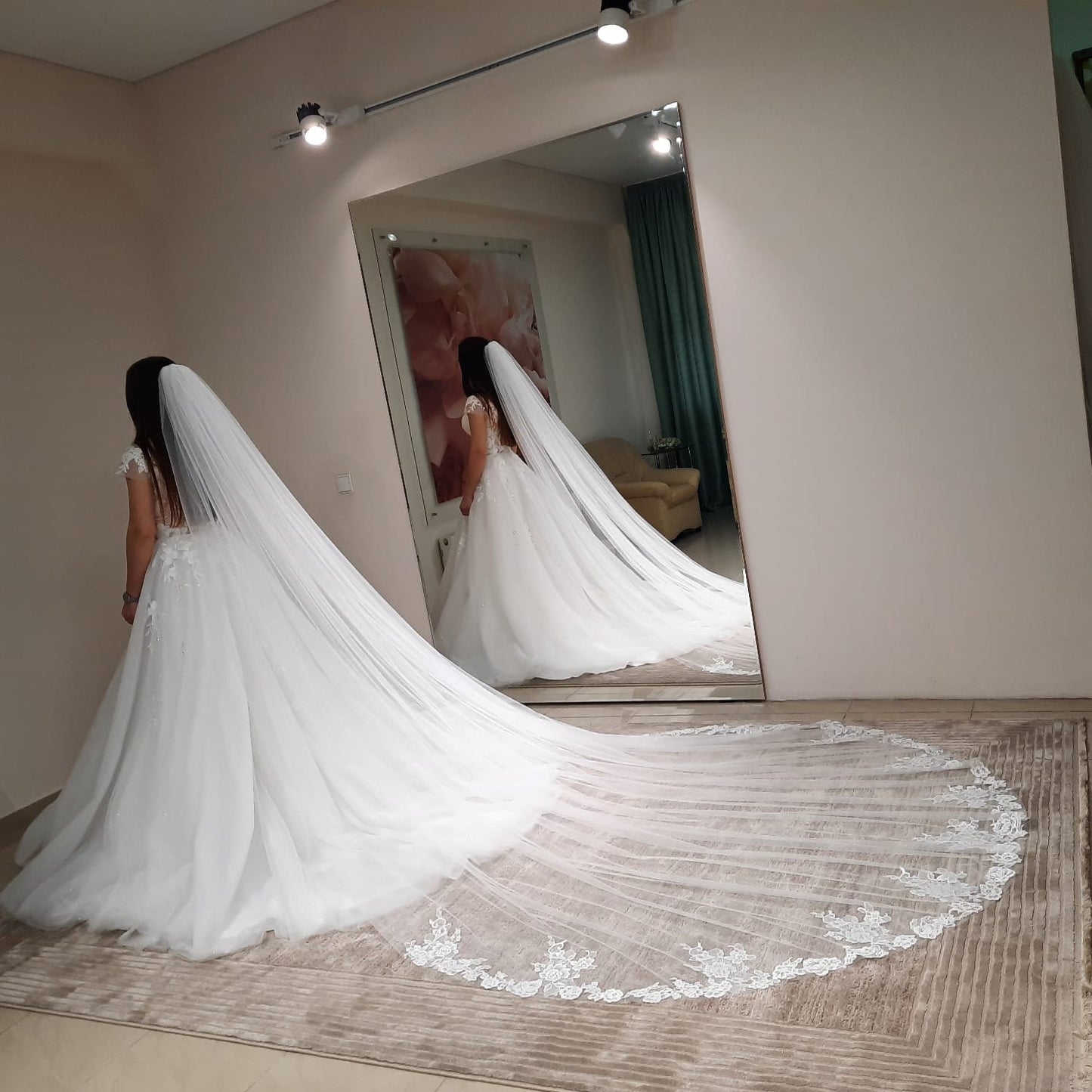 Cathedral lace veil Loise