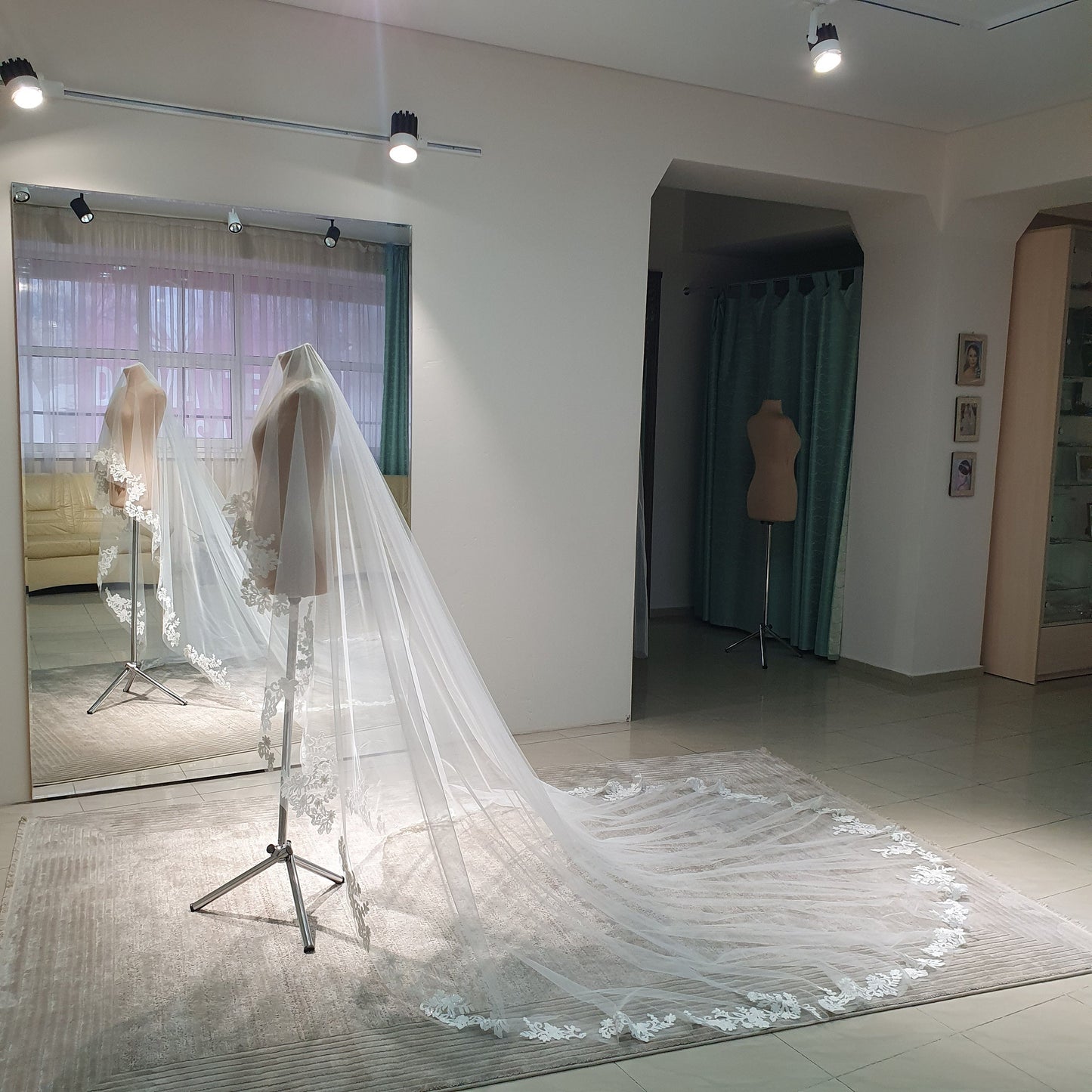 Cathedral lace veil