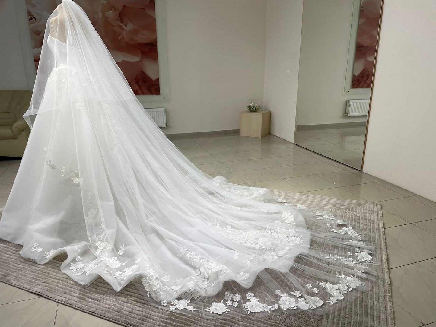 Cathedral lace veil Mia