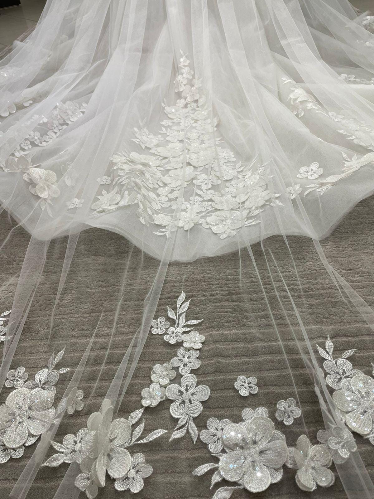 Cathedral lace veil Mia